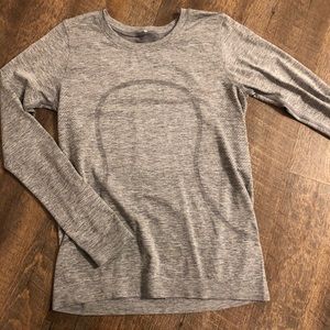 Lululemon size 6 long sleeve